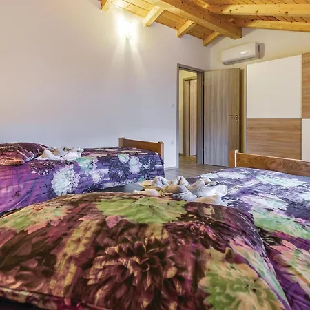 Holiday home Stunning In With Wifi